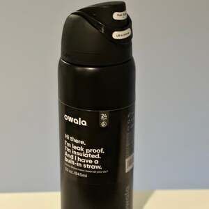 Owala FreeSip 32oz Insulated Stainless Steel Water Bottle Very Very Dark